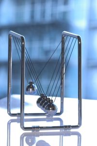 newtons-cradle-1177291_640